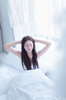 裸体美女(奶头无遮挡)